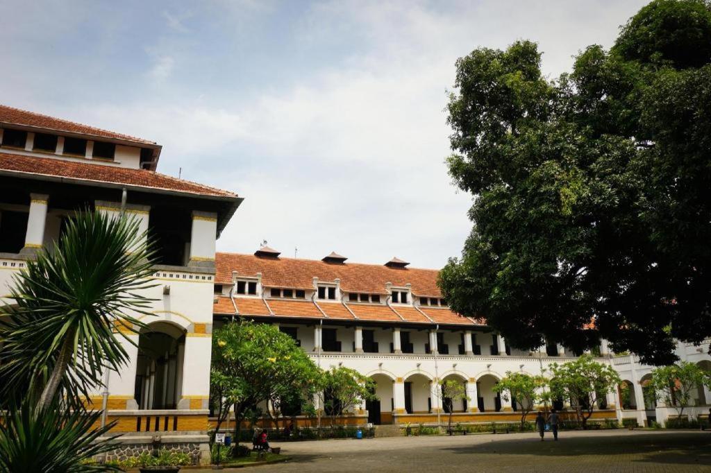 Oyo 1815 Gatsu Residence Semarang Exterior foto